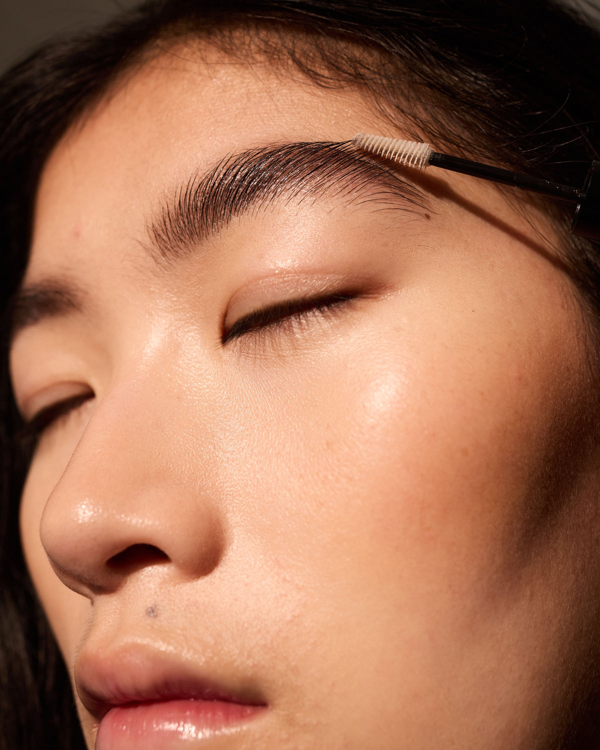 Model wearing a clear color brow gel with no white flaking